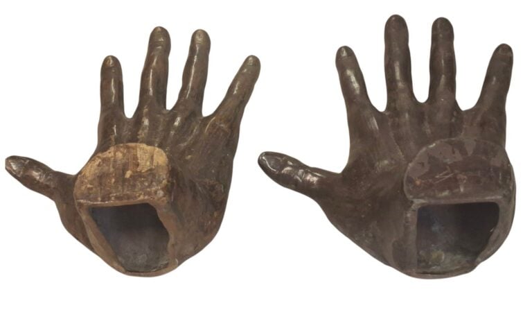 Ecole moderne - Paire de sculptures en bronze à patine brune représentant deux…