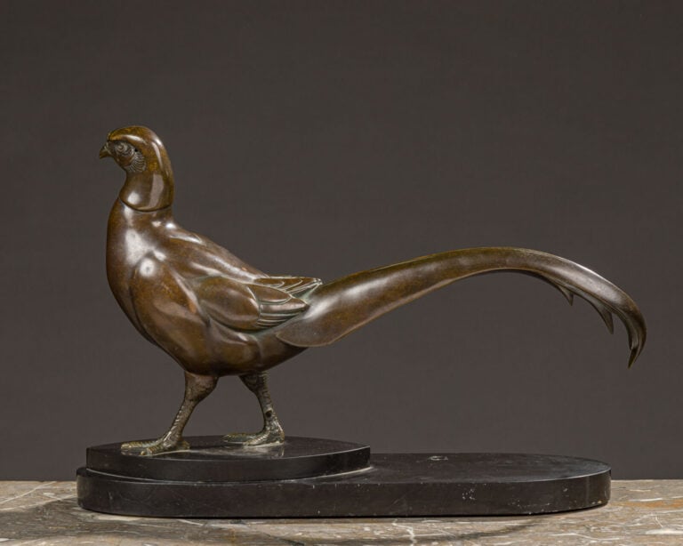 ÉCOLE XXÈME - Faisan marchant en bronze à patine brune. - Socle en marbre gris…