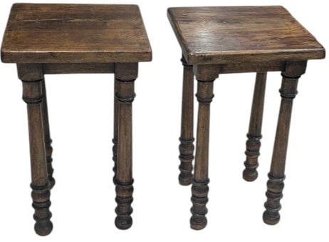 Ensemble de petit mobilier en bois comprenant une paire de tabourets, paire de…