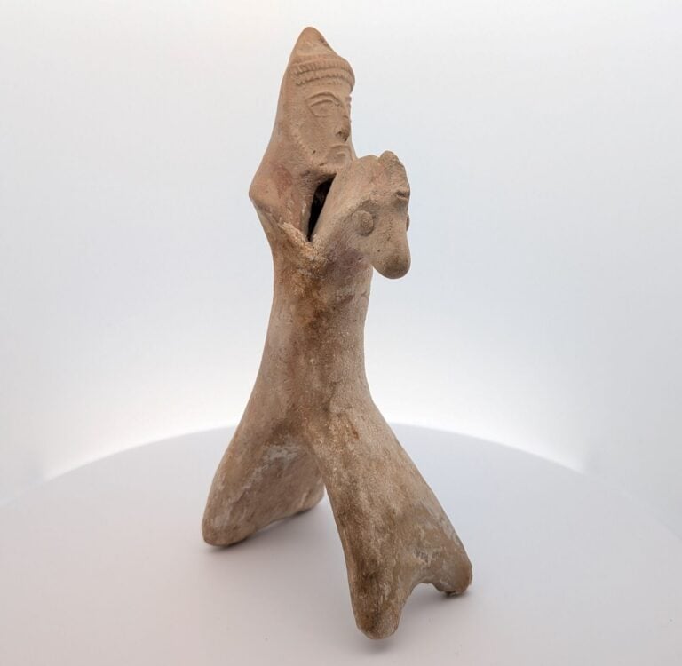 Figurine de cavalier barbu, coiffé par un bonnet. - La tête du personnage est m…