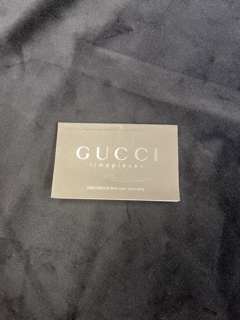 GUCCI - Montre bracelet de dame en acier, cadran crème à motifs végétaux - Avec…