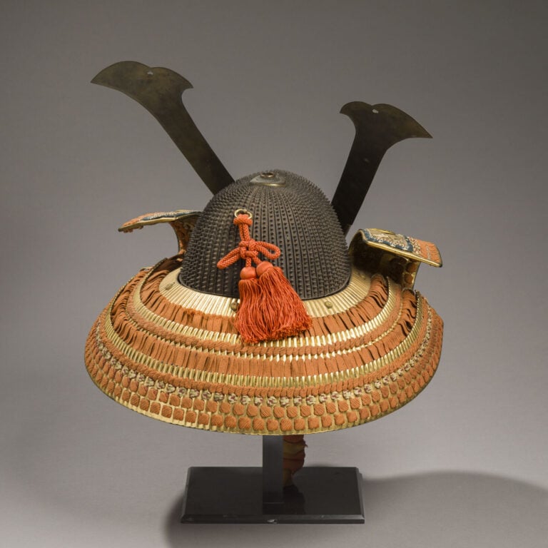 JAPON - XIXème siècle - Casque de guerrier koboshi'bachi kabuto à emblèmes du c…