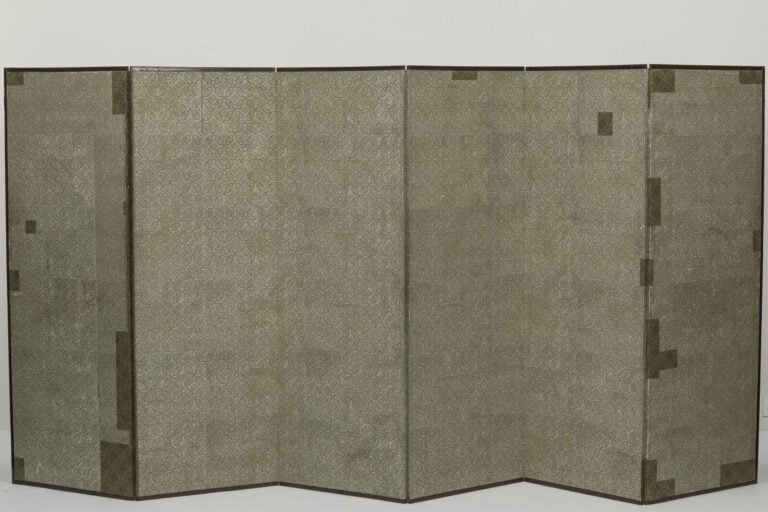 JAPON - XIXème siècle - Grand paravent à six panneaux à décor peint d'une batai…