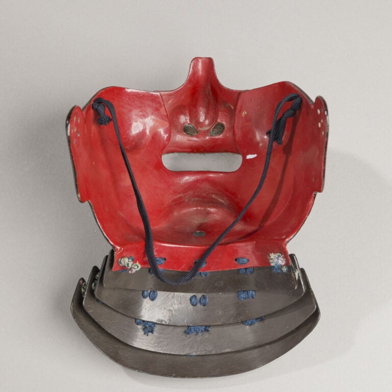 JAPON - XIXème siècle - Masque Mempo en fer laqué noir, de type Ressei (express…