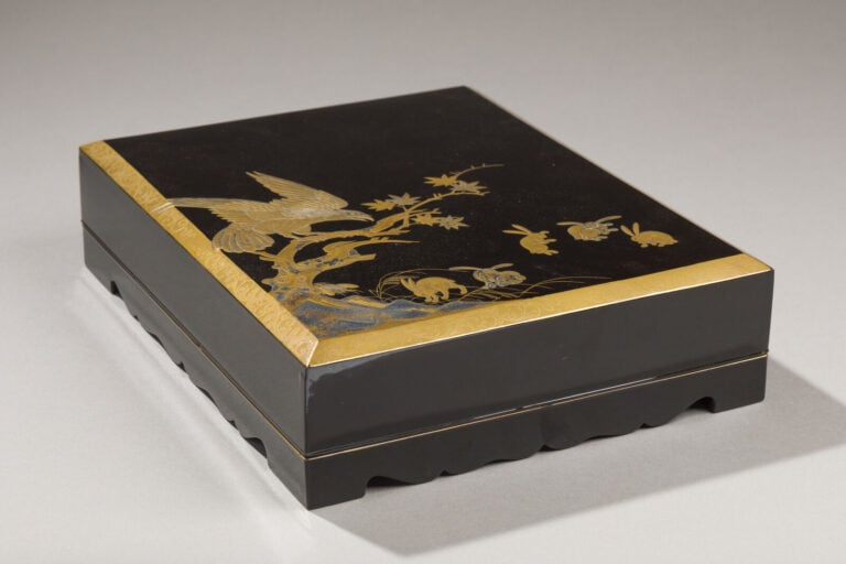 JAPON - XIXème siècle - Nécessaire à écrire (Suzuribako) en laque noire, à déco…