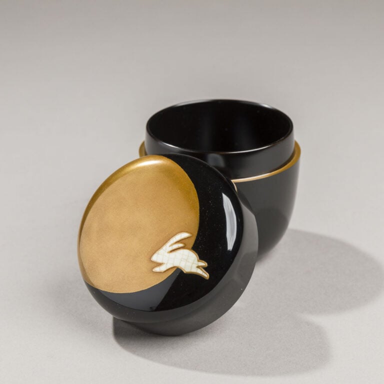 JAPON - XXème siècle - Boîte pour la cérémonie du thé (natsume) laquée noir, à…