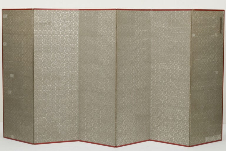 JAPON - XXème siècle - Grand paravent à six panneaux recouverts de feuilles d'a…