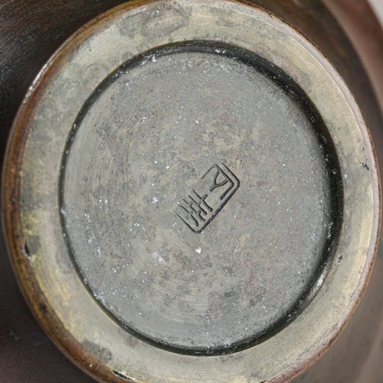 JAPON - XXème siècle - Vase en bronze à patine brun rouge en forme de toupie an…