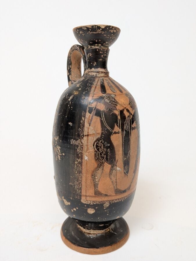 Lécythe à figure noire présentant un tableau composé de deux hoplites combattan…