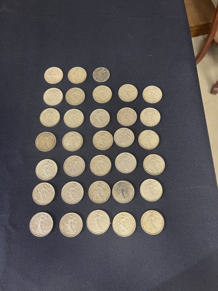 Lot de 32 pièces de 5 Francs semeuse en argent - Poids total : 383,0 g - - On y…