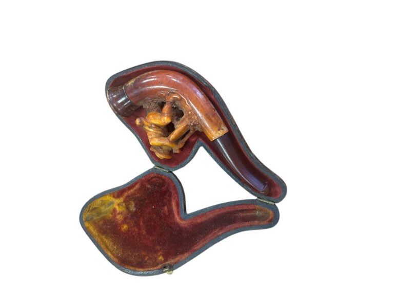Lot de pipes en corne, bois, écume, etc. - Certaines avec étui usés - (cassures…