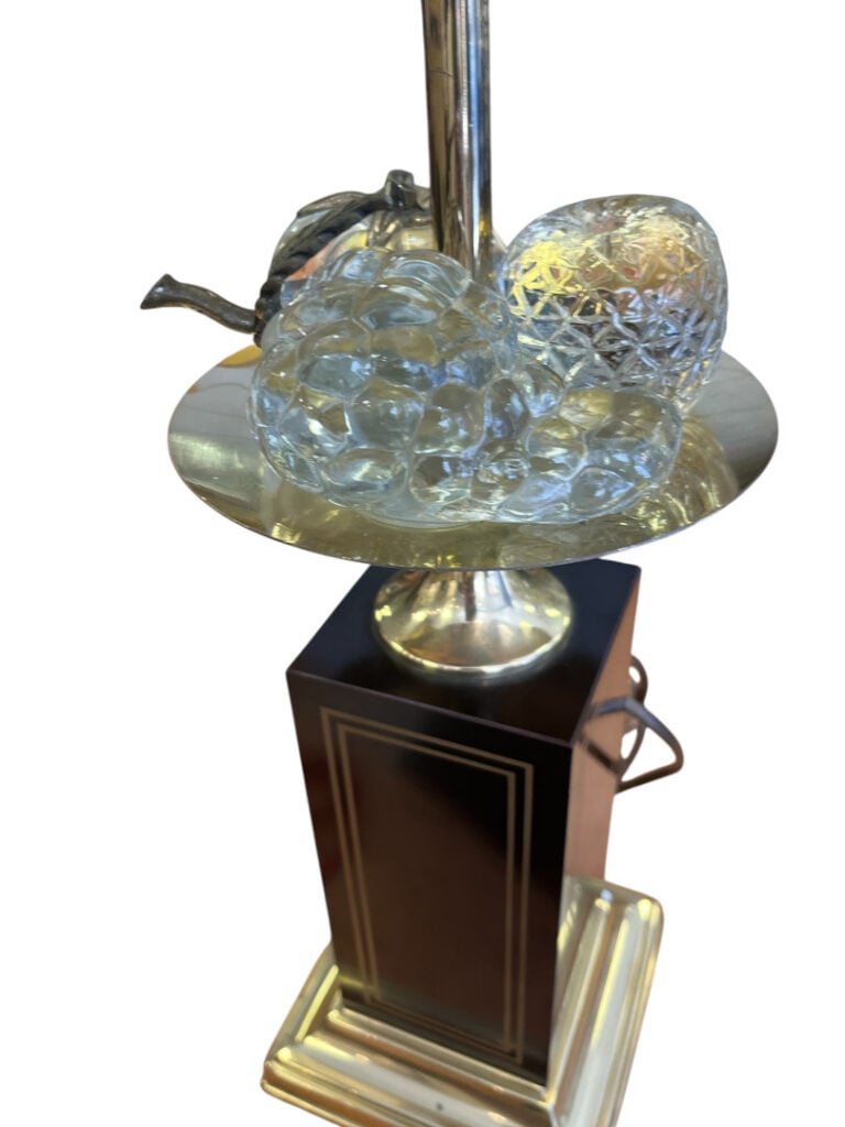 Maison LE DAUPHIN, attribué à - Lampe à poser en métal laqué noir et laiton sur…