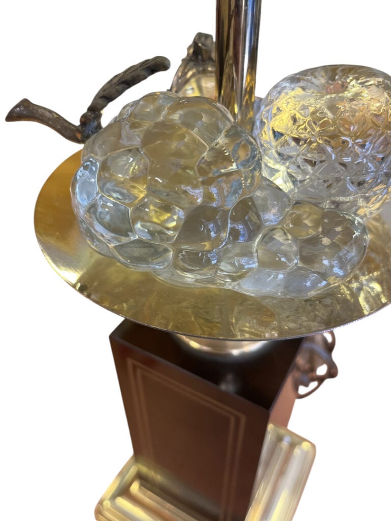 Maison LE DAUPHIN, attribué à - Lampe à poser en métal laqué noir et laiton sur…