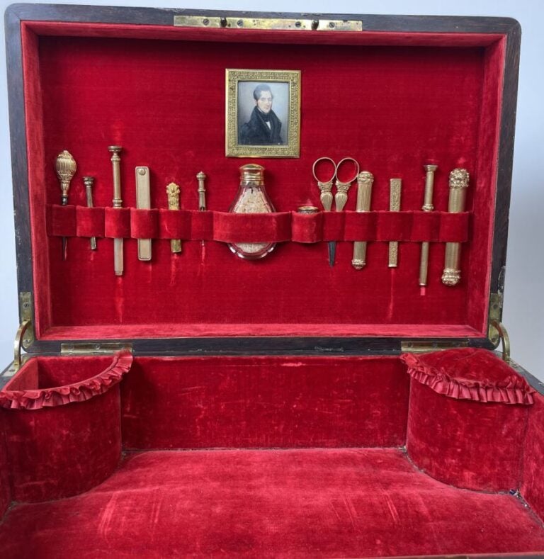 Nécessaire de voyage Charles X avec miniature