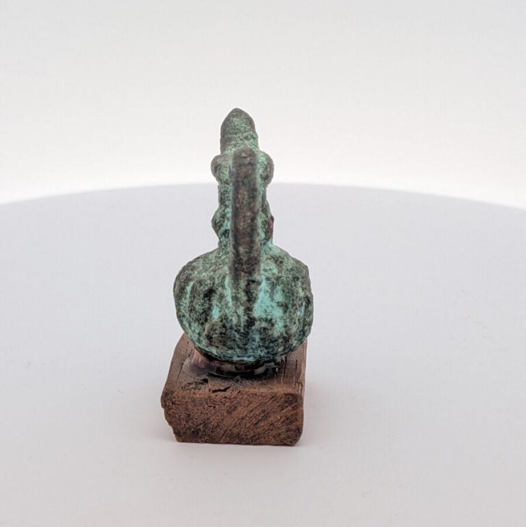 OEnochoé miniature a panse cannelée et à long bec verseur bronze à patine vert…