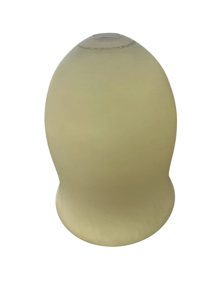 Paire de globe en verre opalin - H 33 cm - D 25 cm