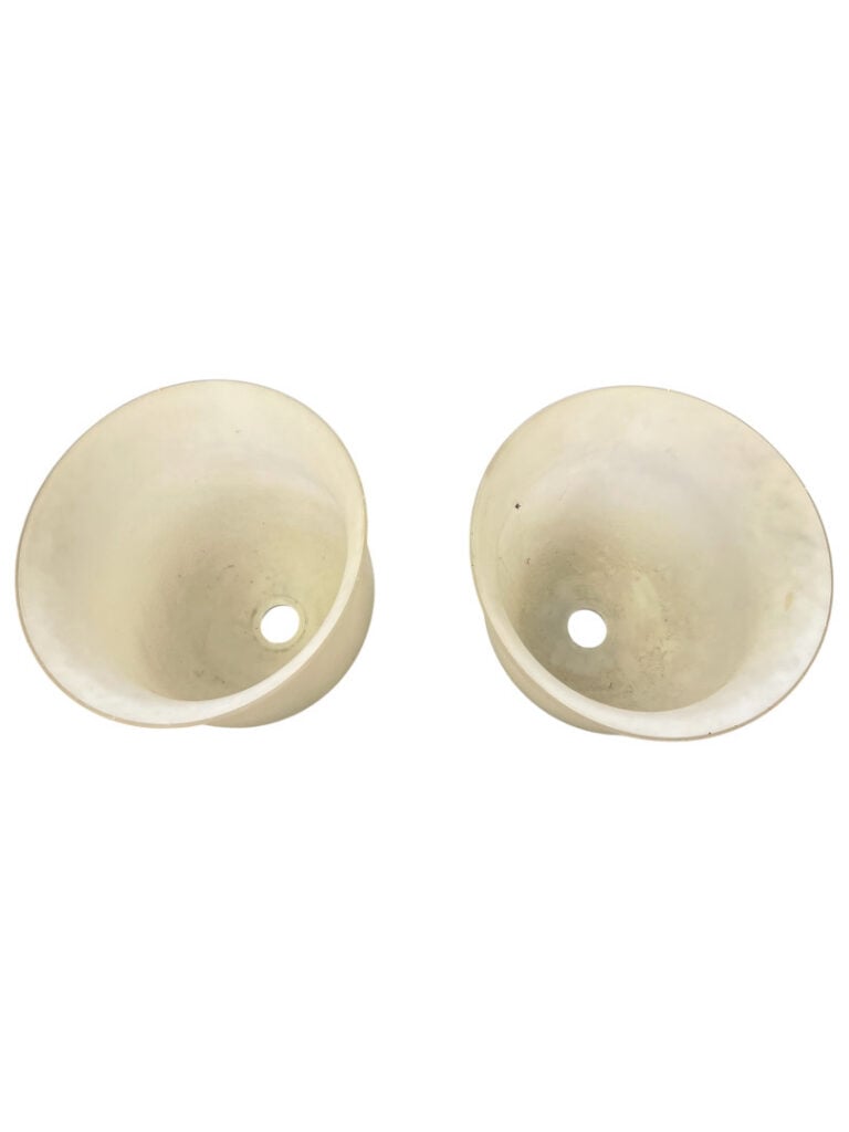 Paire de globe en verre opalin - H 33 cm - D 25 cm