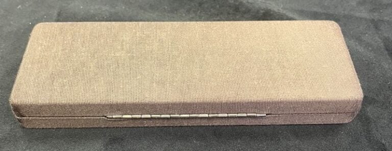PARKER - Stylo plume, le corps en métal brossé, garniture en métal doré, plume…