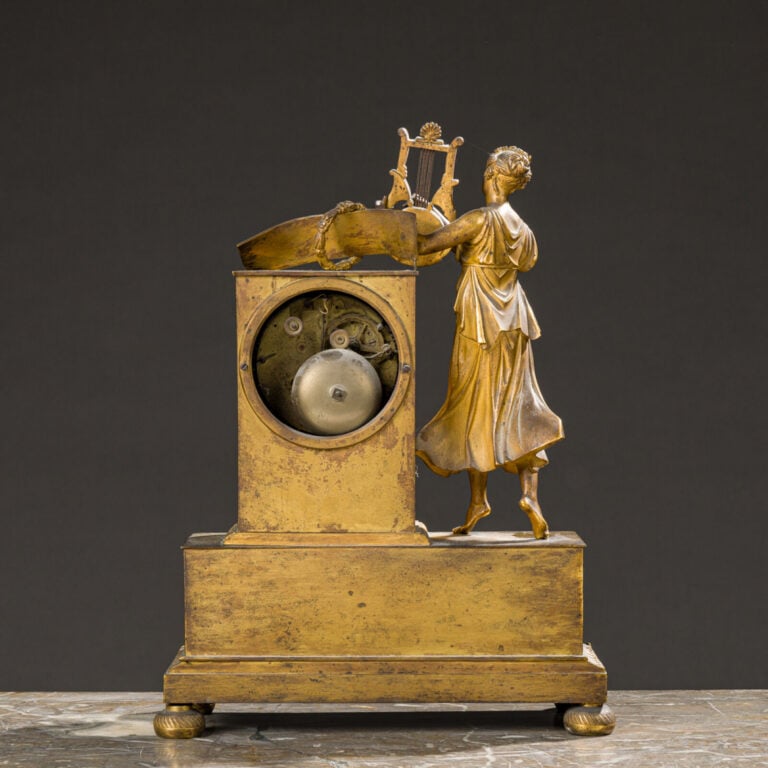 Pendule femme à la lyre en bronze ciselé doré (accidents) - XIXème siècle - 39…