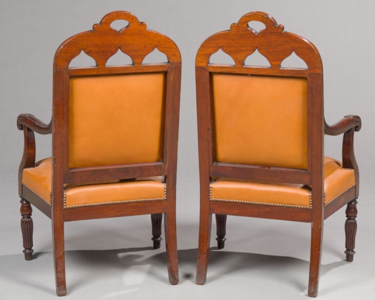 Réunion de 6 chaises et deux fauteuils en acajou et - placage d'acajou à dossie…