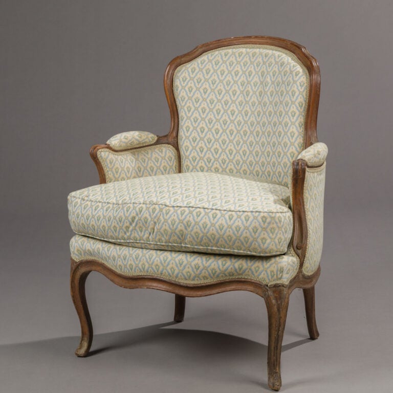 Réunion de deux fauteuils et une bergère de style ou d'époque Louis XV - 93 x 5…