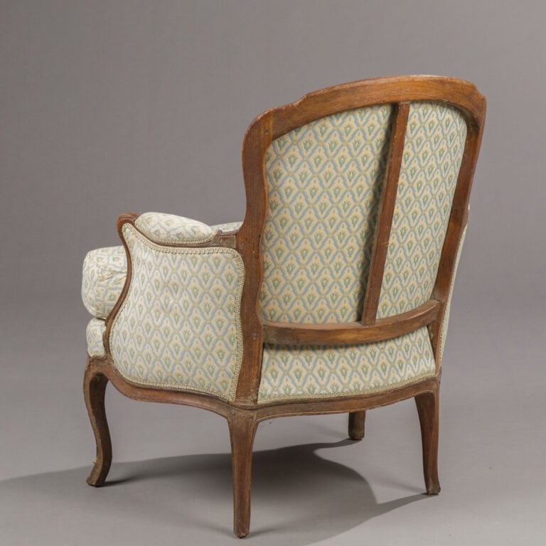 Réunion de deux fauteuils et une bergère de style ou d'époque Louis XV - 93 x 5…