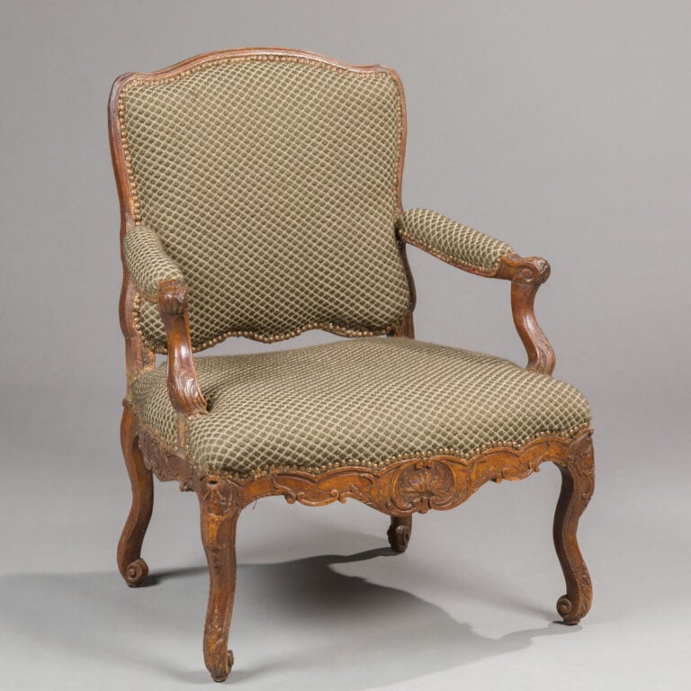 Réunion de deux fauteuils et une bergère de style ou d'époque Louis XV - 93 x 5…