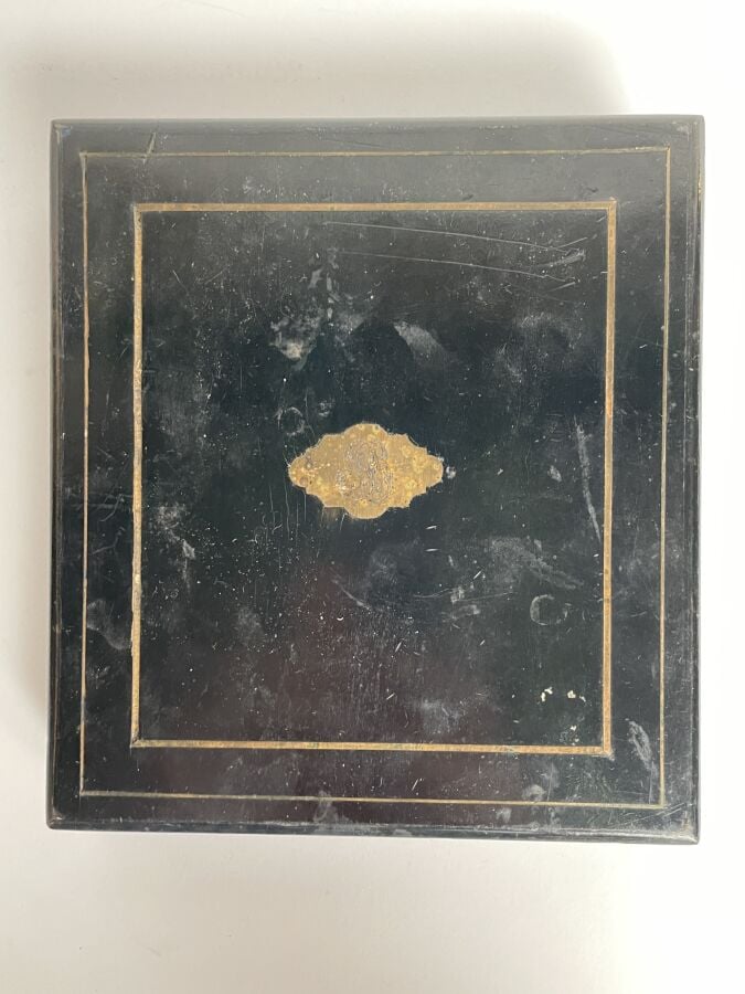 Série de 12 cuillères à dessert en argent doré(950 ‰) ; l'intérieur - du cuille…