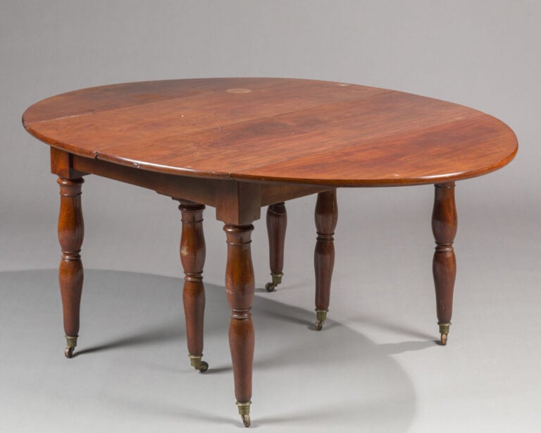 Table de salle à manger circulaire à deux volets en acajou et - placage d'acajo…