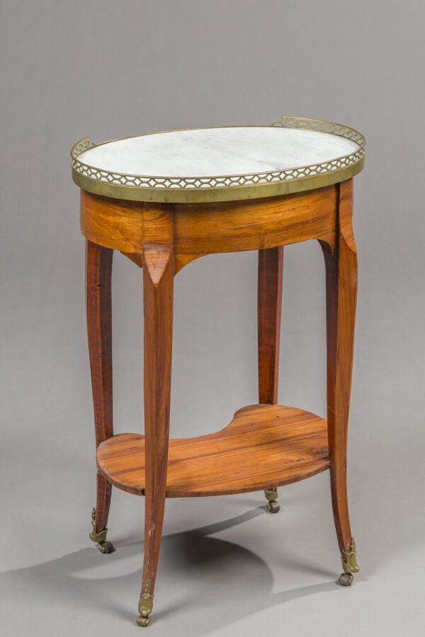Table volante de salon ovale en acajou - et placage d'acajou ouvrant par un tir…