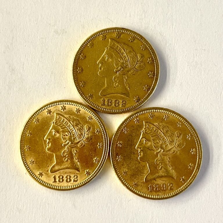 Trois pièces de 10 dollars or 1882. Poids : 50.06g