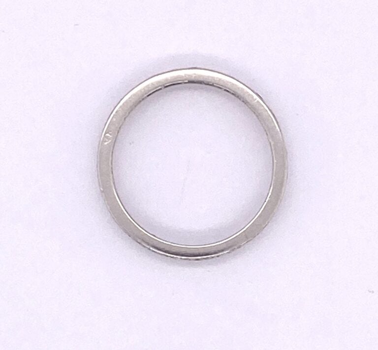 ALLIANCE en platine (850‰) serti de diamants taille 8/8. - Doigt : 51. Poids br…