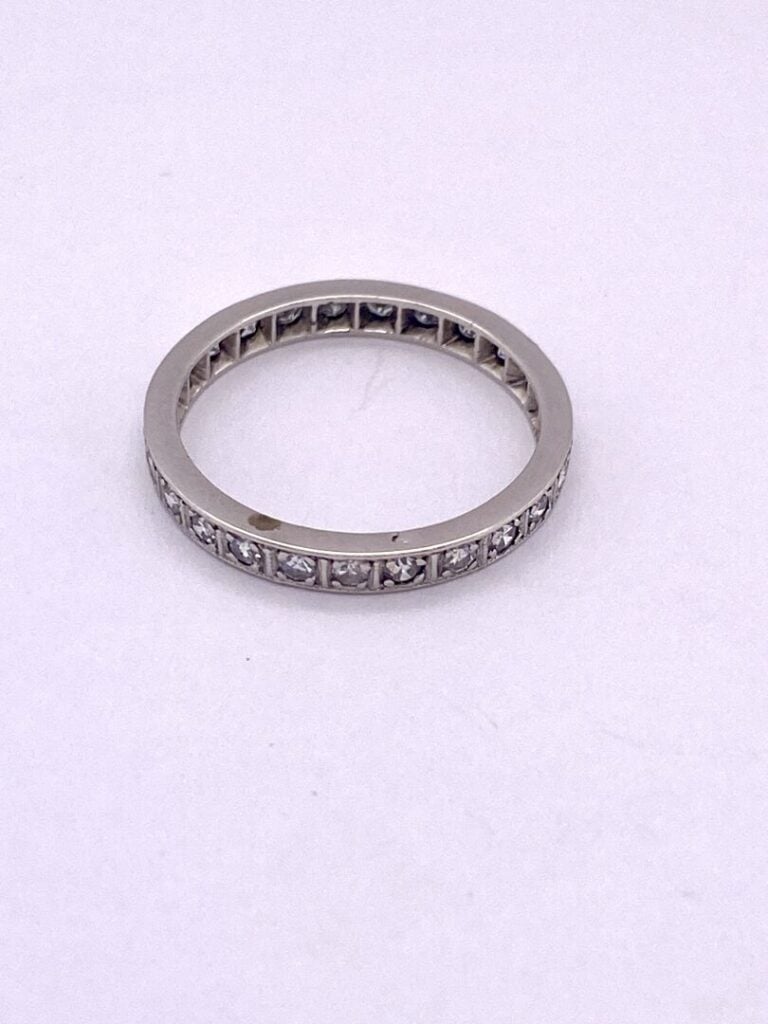 ALLIANCE en platine (850‰) serti de diamants taille 8/8. - Doigt : 51. Poids br…