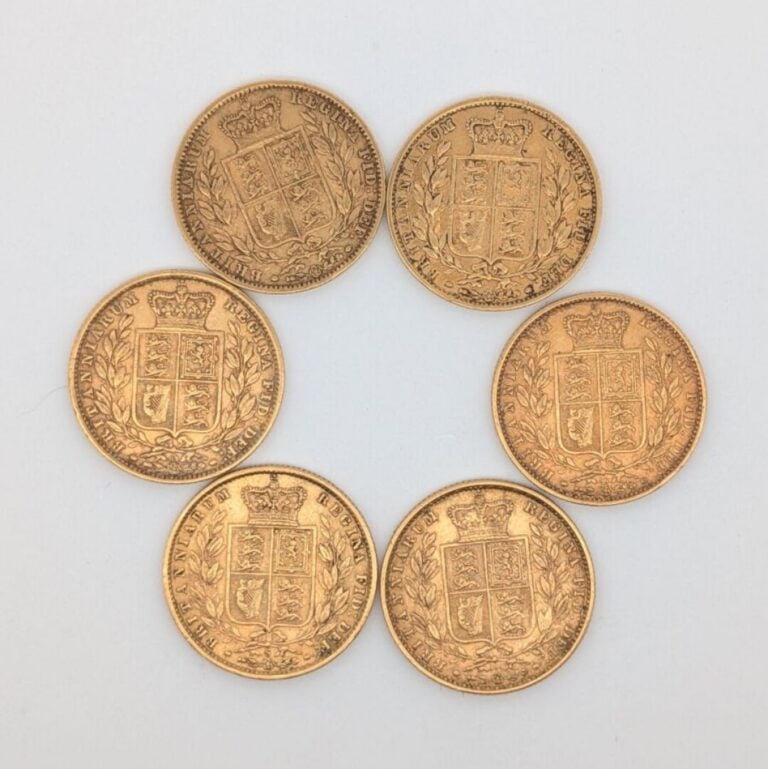 ANGLETERRE : - Ensemble de 6 souverains en or Victoria jeune comprenant : - 185…