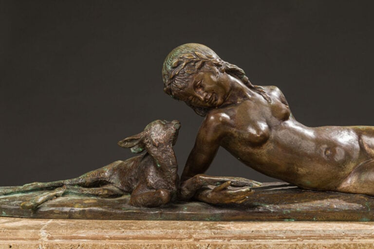 ARY BITTER - Femme à la biche - Sculpture en bronze à patine médaille nuancée v…