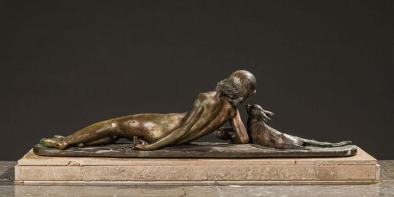 ARY BITTER - Femme à la biche - Sculpture en bronze à patine médaille nuancée v…