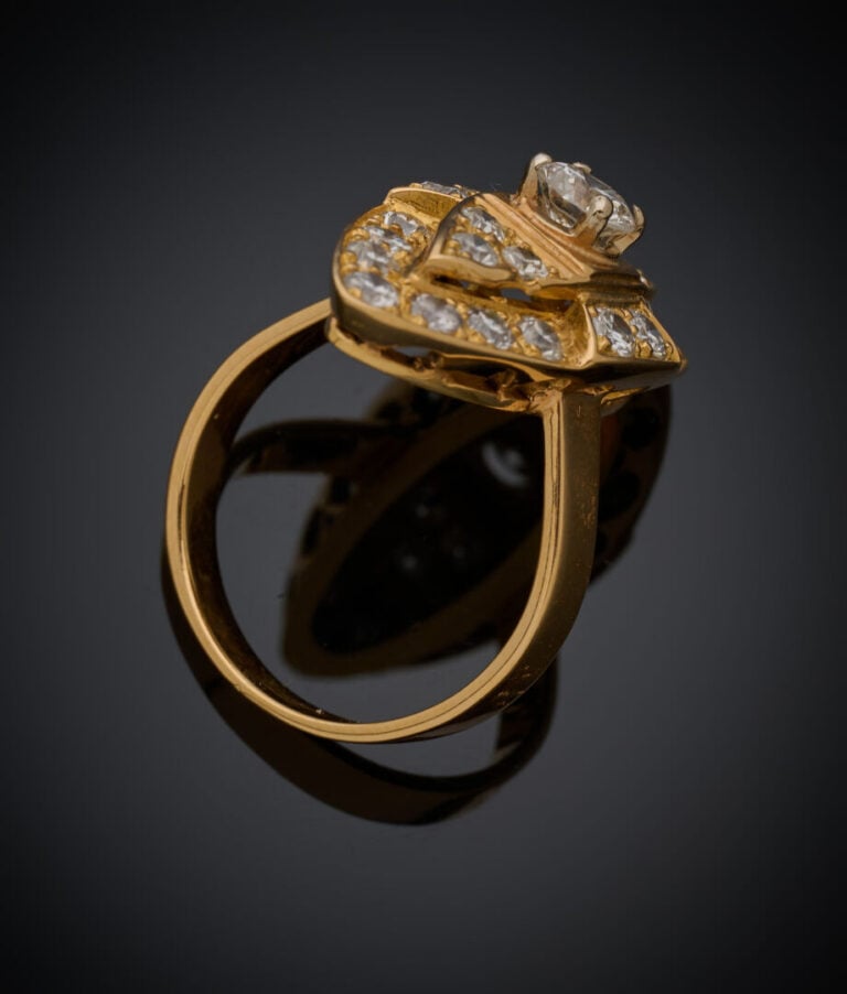 BAGUE "marquise" en or jaune (750‰) serti de diamants taille brillant et 8/8, d…