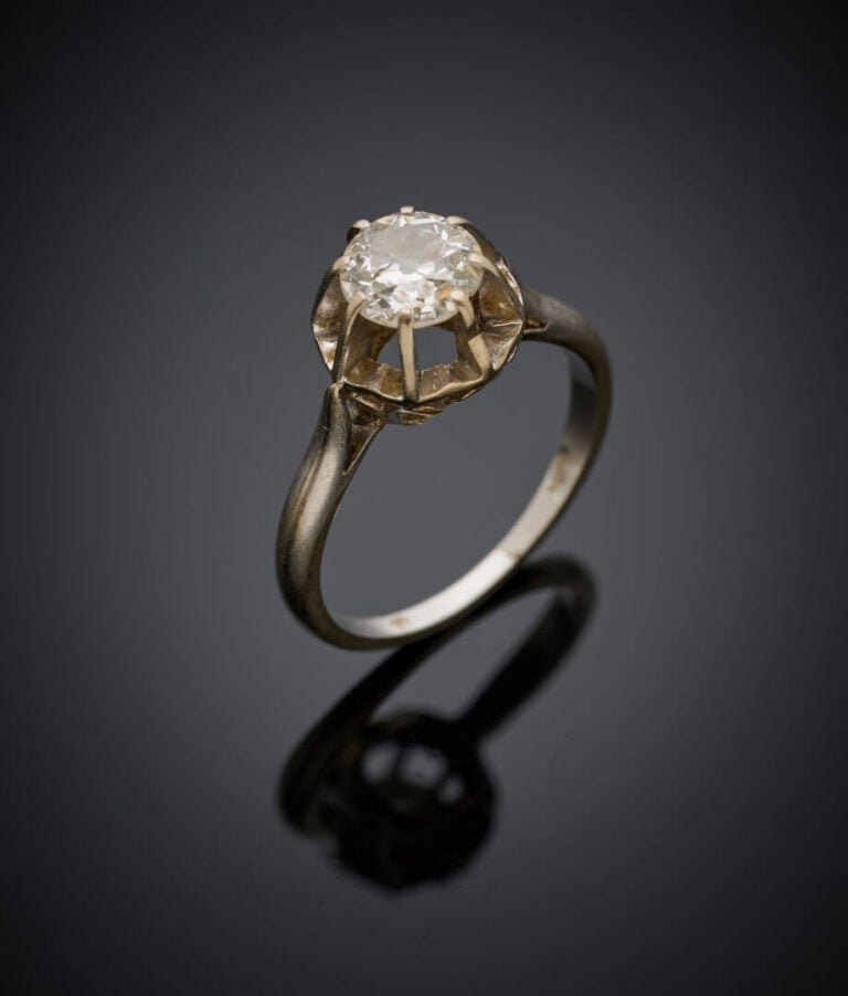 BAGUE solitaire en platine (min. 800‰) serti d'un diamant taille ancienne (choc…