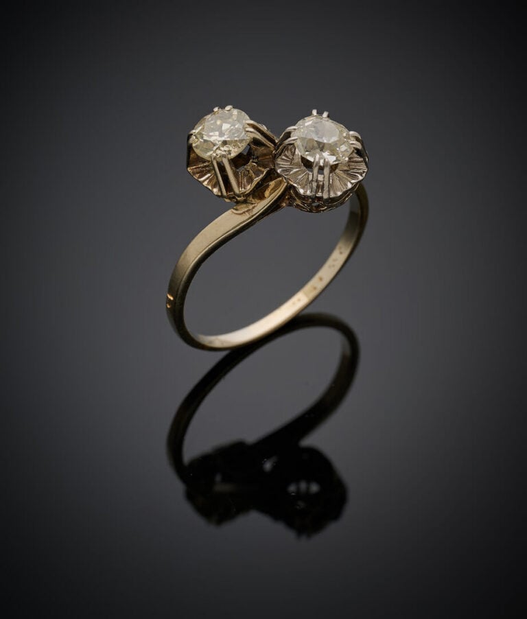 BAGUE "Toi et Moi" en platine (850‰) et or gris (750‰) serti de deux diamants t…