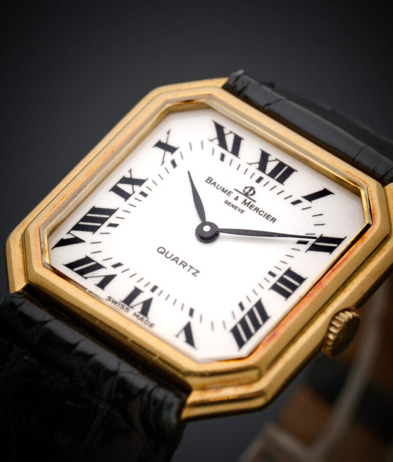 BAUME & MERCIER - BRACELET MONTRE octogonale de dame en or jaune (750‰). - Lune…
