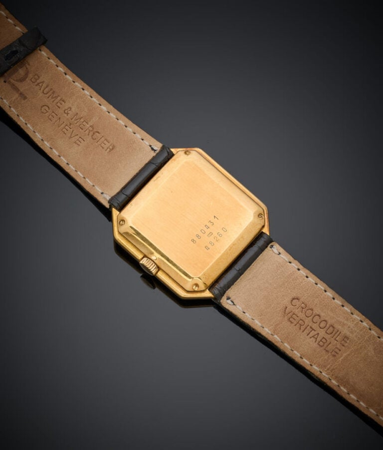 BAUME & MERCIER - BRACELET MONTRE octogonale de dame en or jaune (750‰). - Lune…