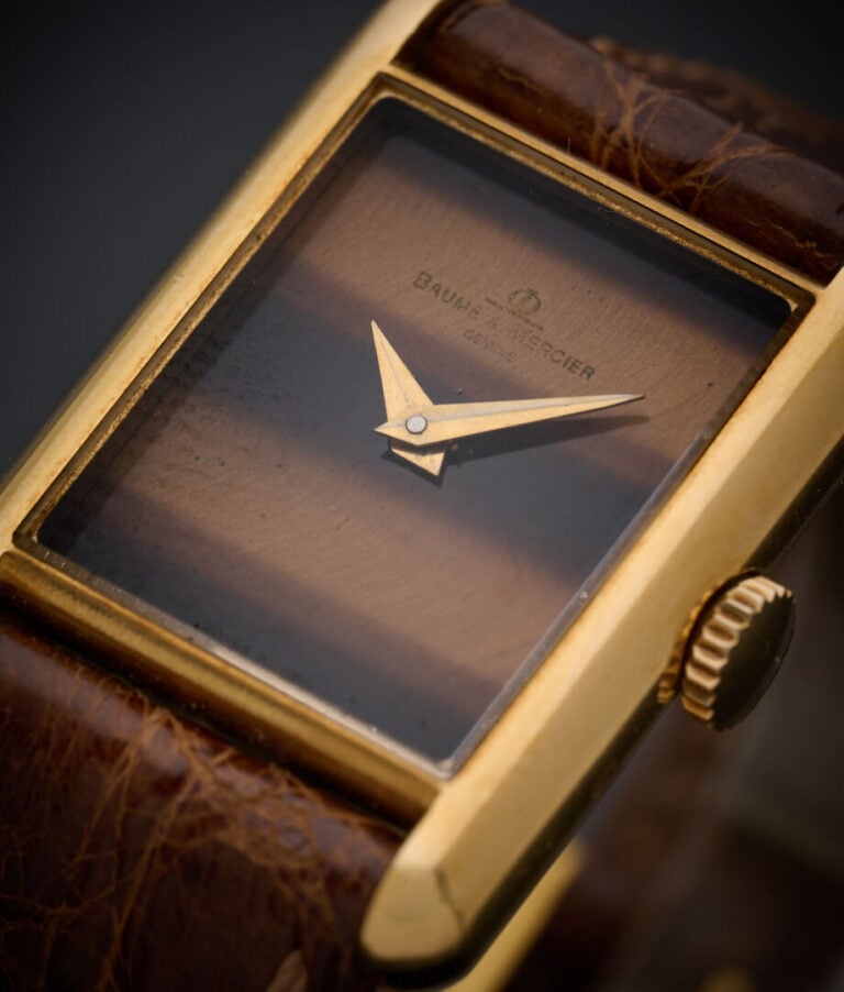 BAUME & MERCIER - BRACELET MONTRE rectangulaire en or jaune (750‰). Cadran quar…