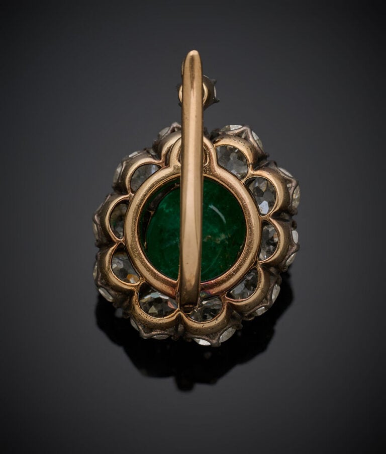 BOUCLE d'OREILLE dépareillée en or jaune (585‰) 14 carats et argent (min. 800‰)…