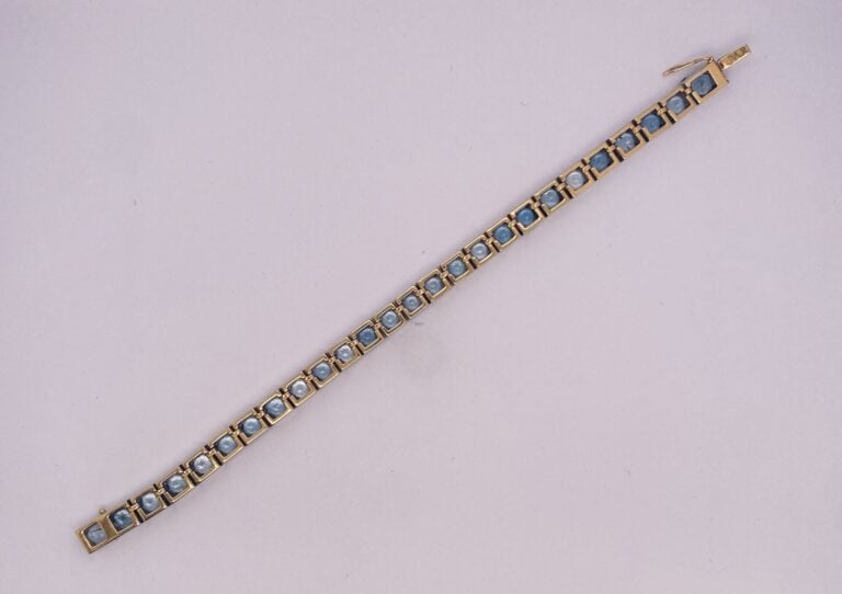 BRACELET en or jaune (375‰) 9 carats et en argent (min.800‰) serti d'un alignem…
