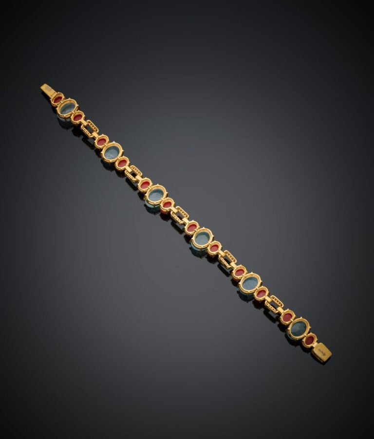 BRACELET en vermeil (925‰) ajouré et articulé, serti de corail et d'aigues-mari…