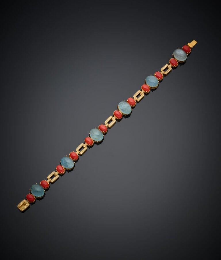 BRACELET en vermeil (925‰) ajouré et articulé, serti de corail et d'aigues-mari…