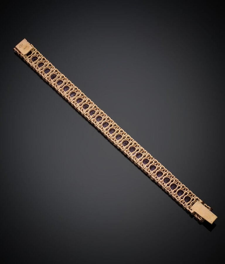 BRACELET en vermeil (925‰) serti d'un alignement améthystes rondes bordées de t…