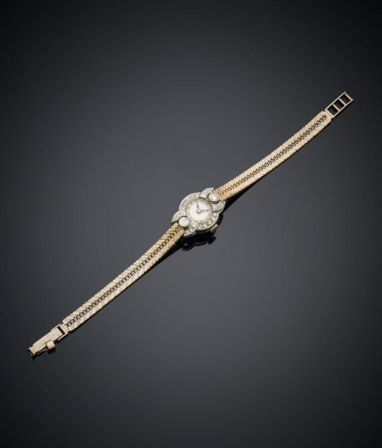 BRACELET MONTRE ronde de dame en platine (950‰) et or gris (750‰). Attaches et…