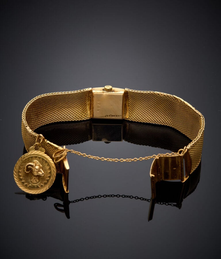 BRACELET MONTRE "ruban souple" ronde de dame ronde en or jaune (750‰). - Mouvem…