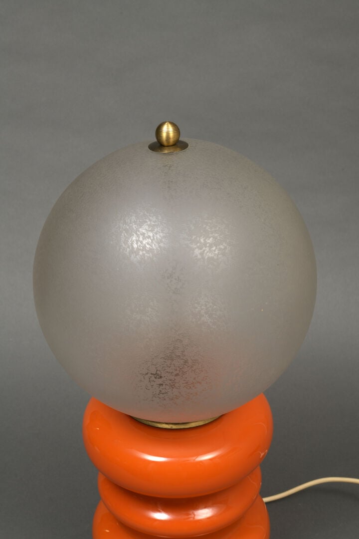 CARLO NASON (NÉ EN 1936), MODÈLE DE - Lampe en verre teinté orange et en verre…
